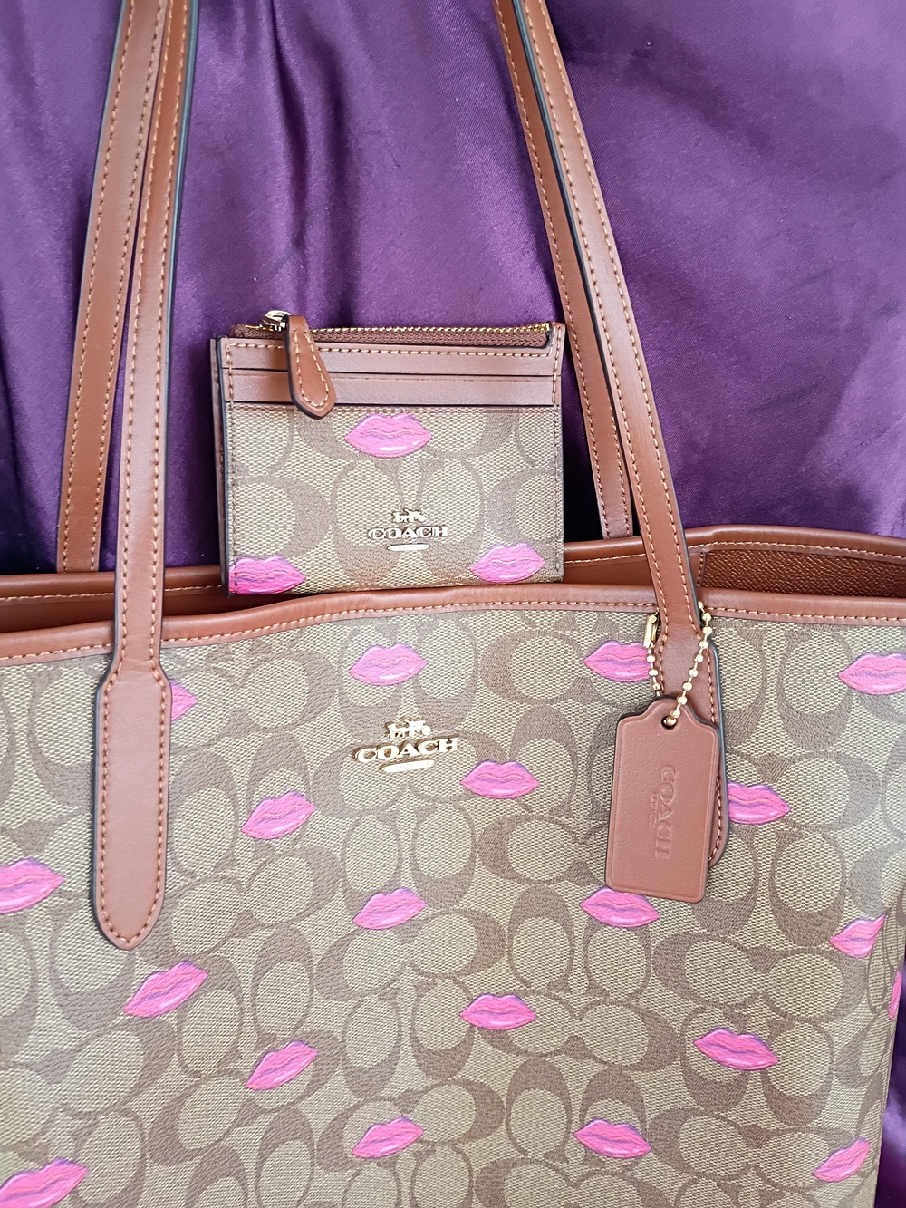Coach Signature Sugar Lips Tote And Card Case Keychain ๐ - Picture 3 of 14